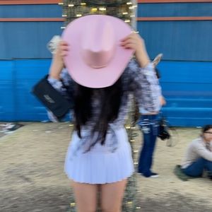 Meet your Posher, Avery